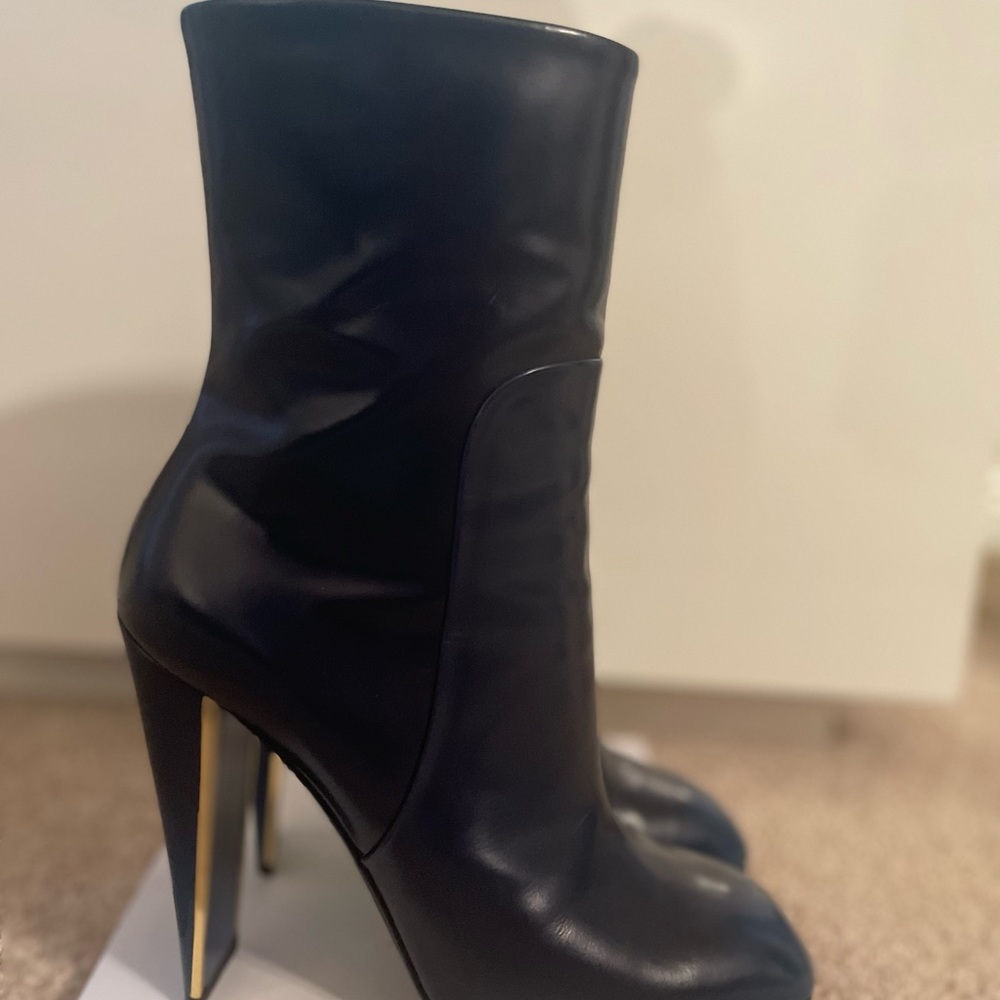 Louis Vuitton boots, gold and navy blue, high heel, great conditions